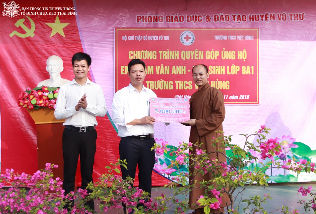 Ấm lòng món quà thiện nguyện dành tặng học sinh có hoàn cảnh khó khăn